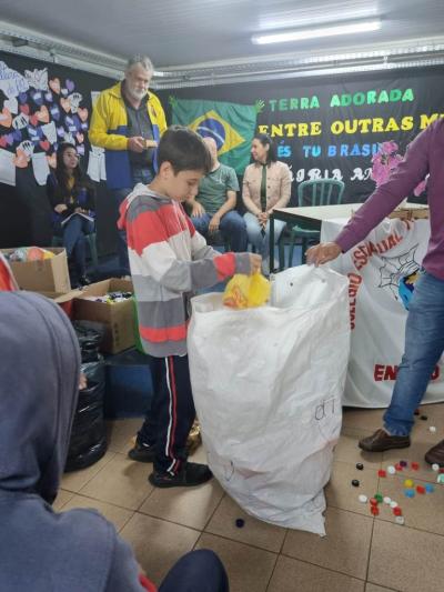 Projeto Tampinha Reciclada, GratidÃ£o Compartilhada. Realizou mais uma aÃ§Ã£o de coleta